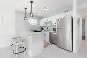 Micro-ondes, four, plaque de cuisson, lave-vaisselle