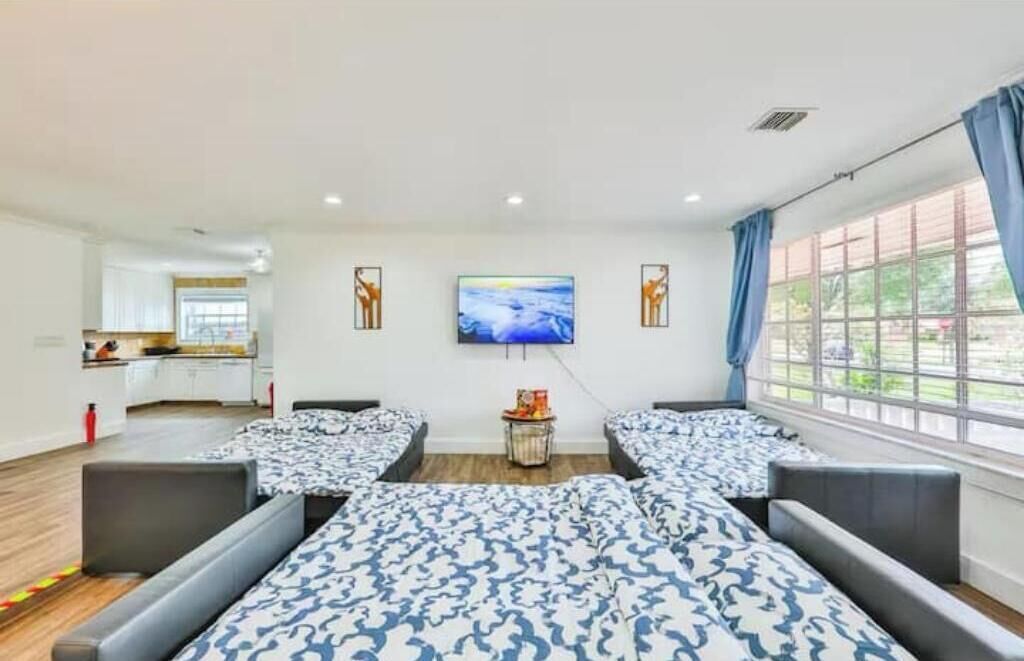 3 bedrooms, iron/ironing board, travel cot, free WiFi