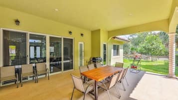 Outdoor dining