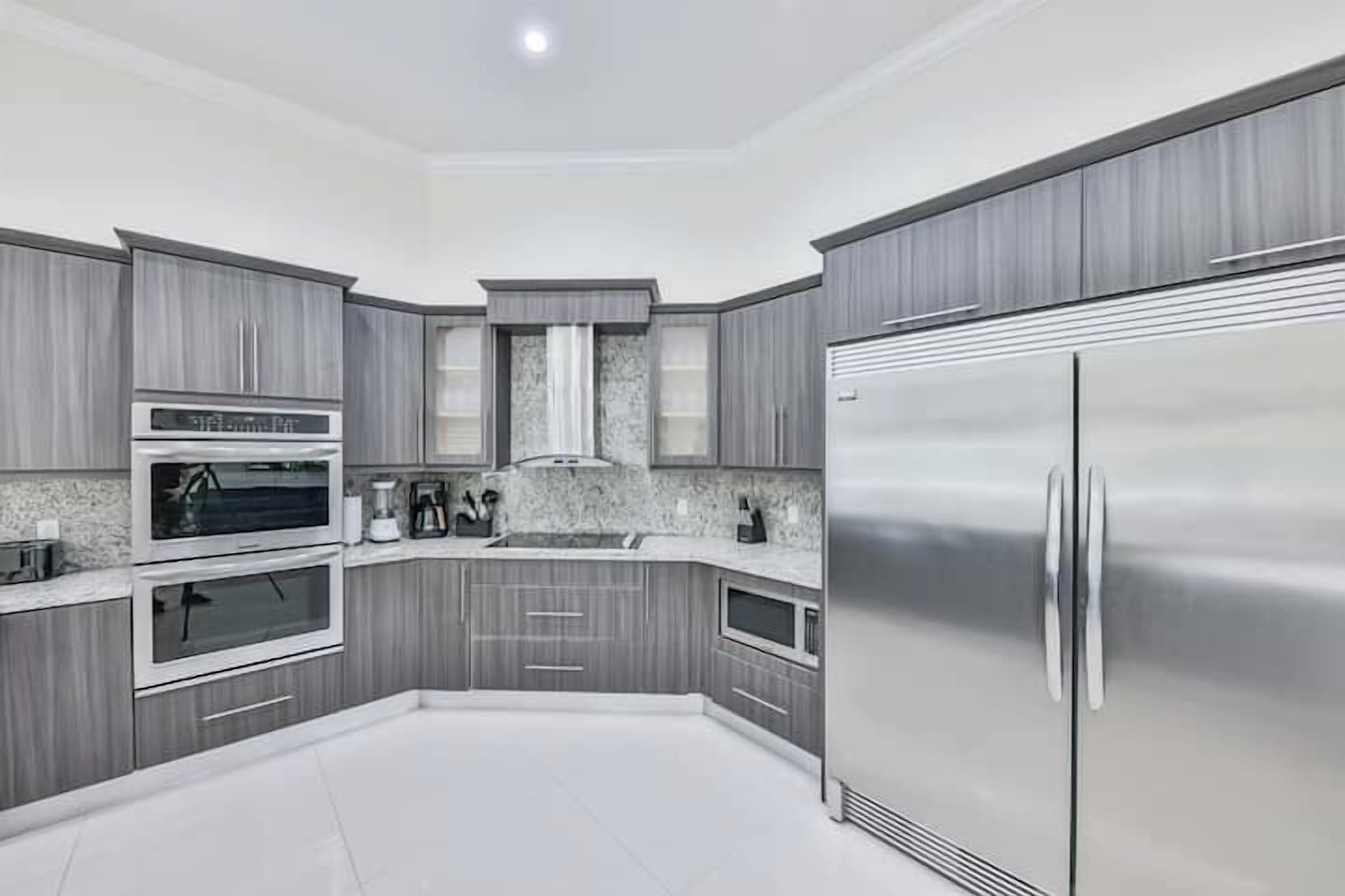 冰箱、微波炉、烤箱、炉灶