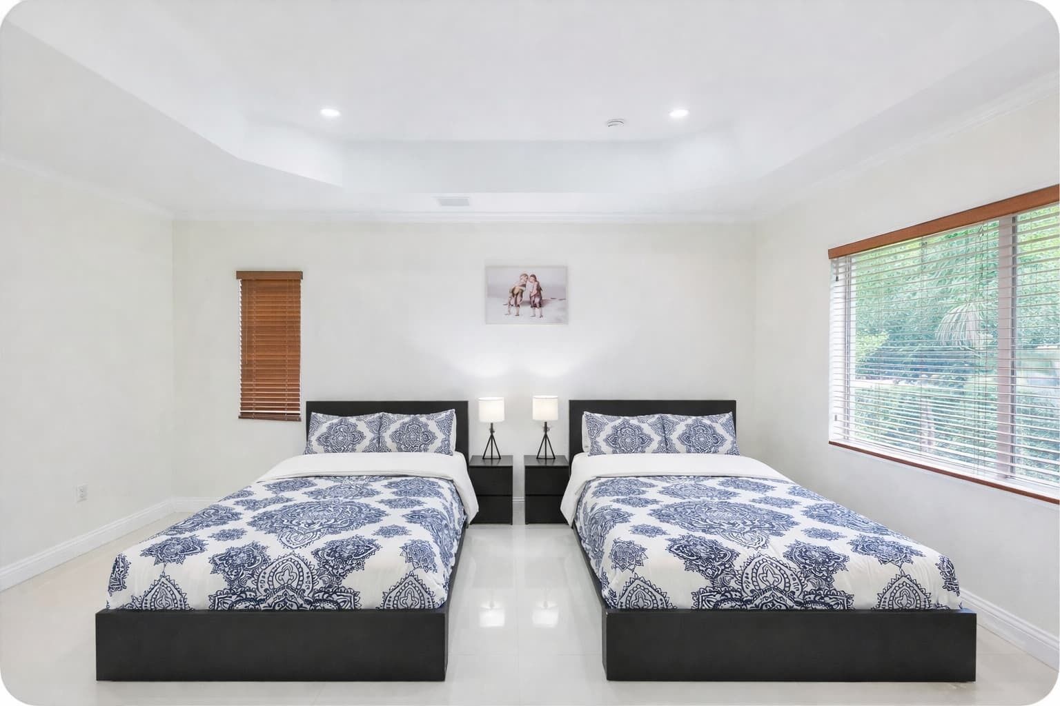 5 bedrooms, desk, iron/ironing board, travel cot