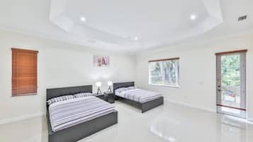 5 bedrooms, iron/ironing board, WiFi, bed sheets