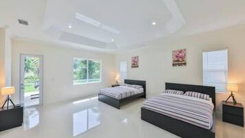 5 bedrooms, desk, iron/ironing board, travel cot