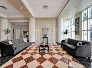 المنشأة من الداخل