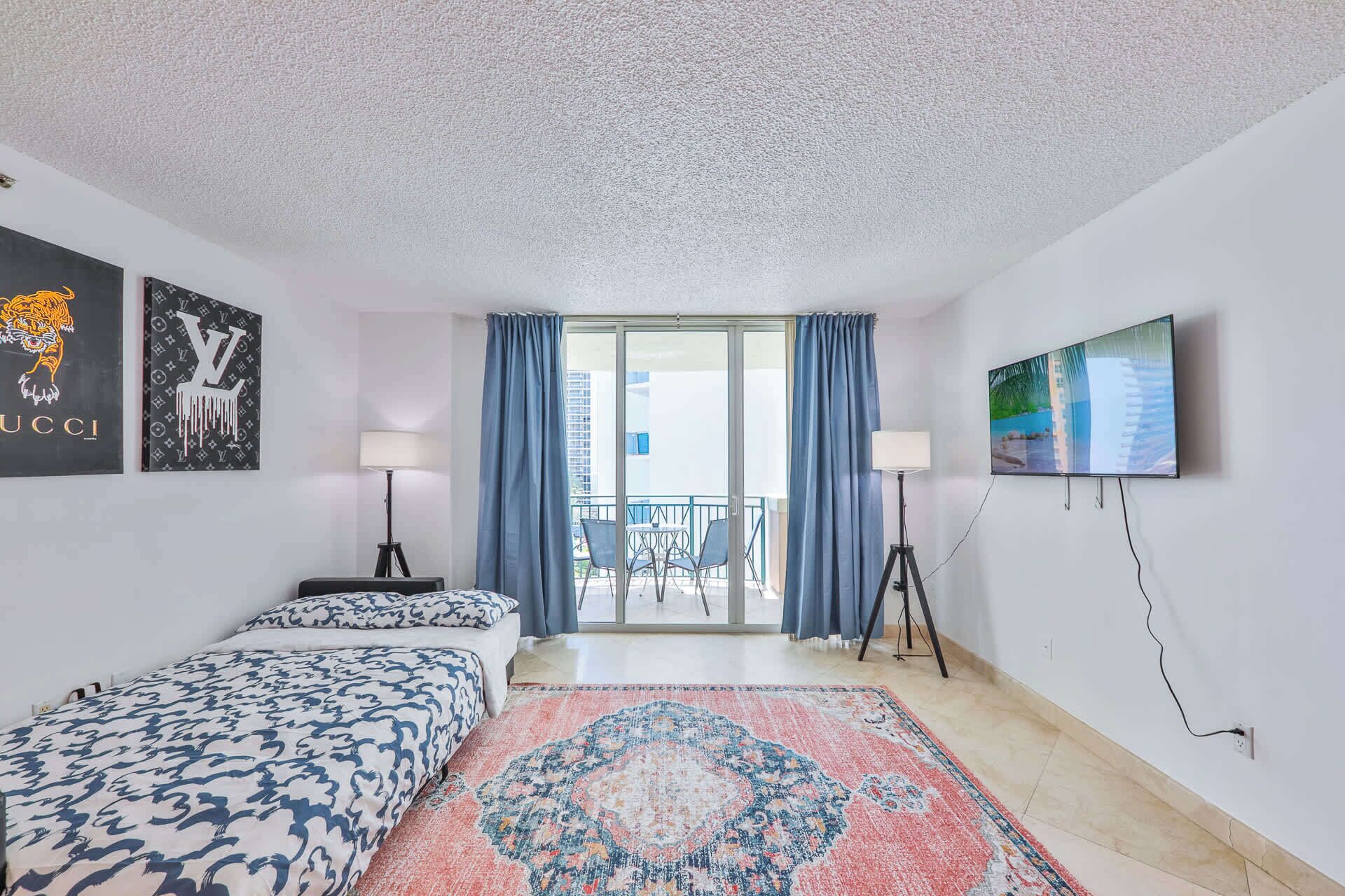 3 bedrooms, desk, iron/ironing board, travel cot