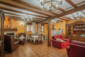 Interior - Apartment 'Y Corte Turismo Rural' with Wi-Fi (Ampudia)