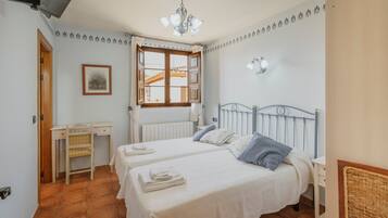 9 bedrooms, free WiFi, bed sheets