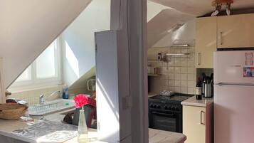 Micro-ondes, four, plaque de cuisson, lave-vaisselle