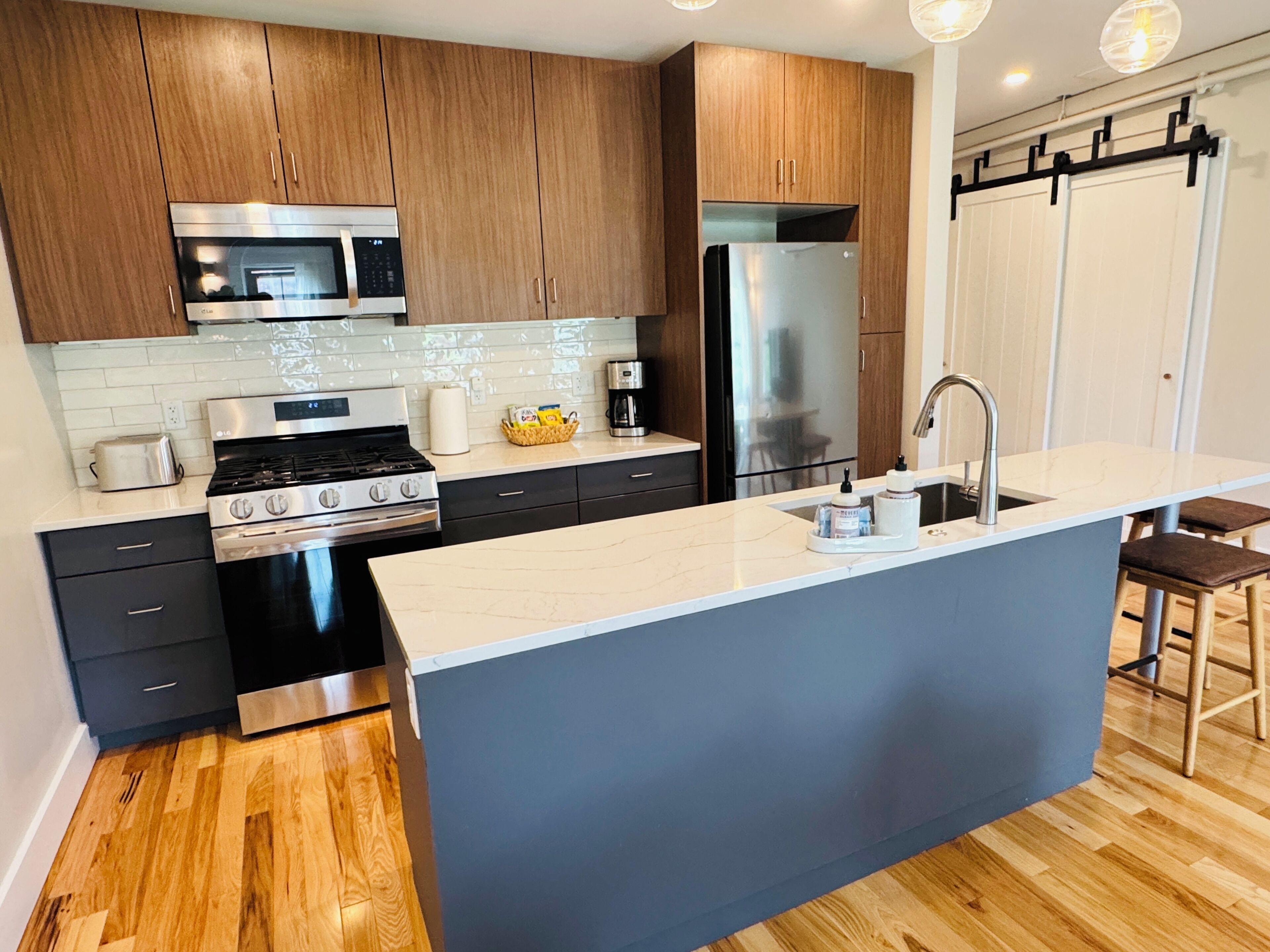 Microwave, oven, stovetop, dishwasher