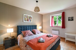 3 bedrooms, iron/ironing board, travel crib, WiFi