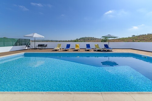 Villa 'Tamanqueira' with Mountain View, Wi-Fi and Air Conditioning