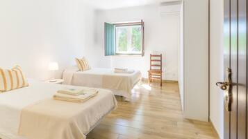 5 bedrooms, free WiFi, bed sheets