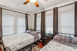 3 bedrooms, iron/ironing board, WiFi, bed sheets