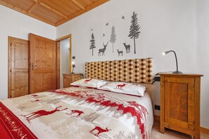 1 bedroom, bed sheets