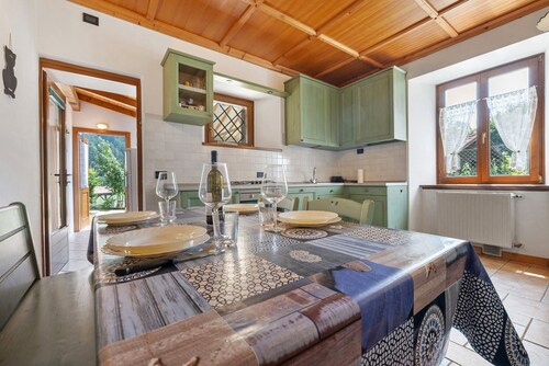 Ca' Mocc Apartment with Fenced Garden and Mountain View in Val Rendena