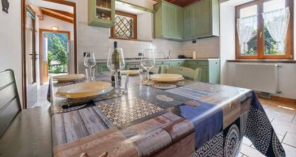 Ca' Mocc Apartment with Fenced Garden and Mountain View in Val Rendena