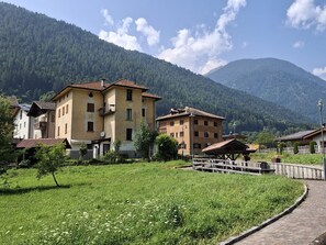 Exterior - Ca' Mocc Apartment with Fenced Garden and Mountain View in Val Rendena (Porte di Rendena)