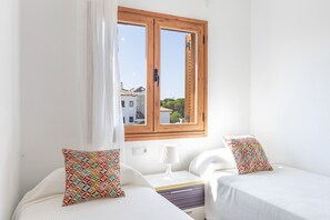 2 bedrooms, iron/ironing board, bed sheets - Apartment 'Dorada Sun' with Shared Pool, Private Terrace and Air Conditioning (Chiclana de la Frontera)