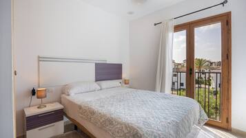 2 slaapkamers, een strijkplank/strijkijzer, wifi, beddengoed