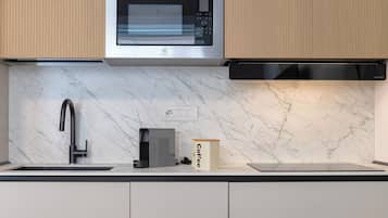 Kühlschrank, Mikrowelle, Herdplatte, Geschirrspüler