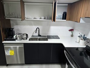 Fridge, microwave, oven, stovetop