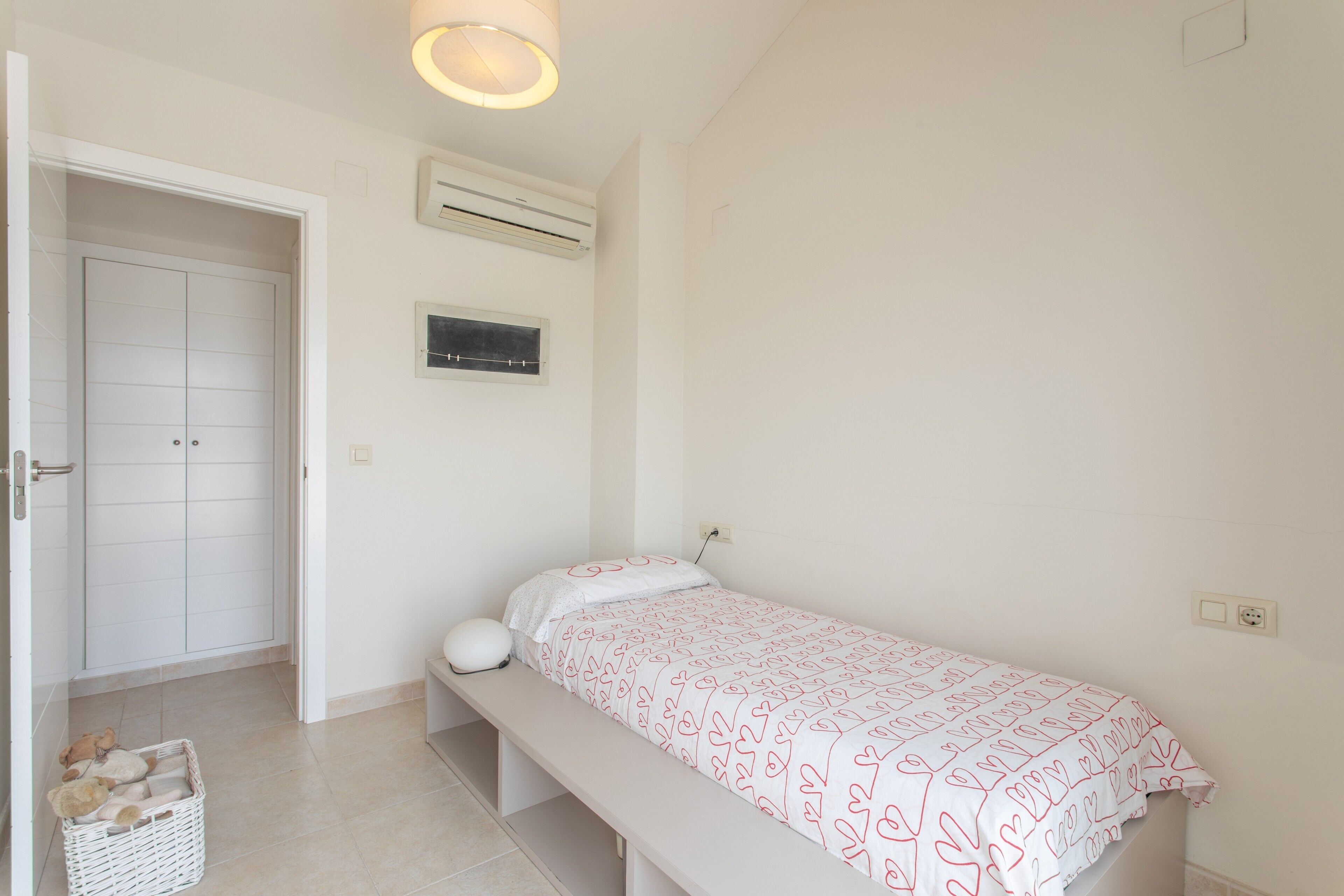 3 bedrooms, WiFi, bed sheets