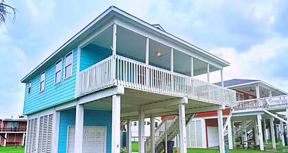 The Blue Seagull - Gulf Views a few step from the beach!