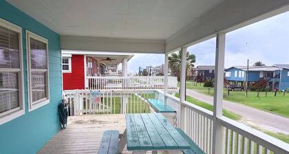 The Blue Seagull - Gulf Views a few step from the beach!