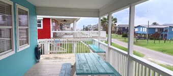 The Blue Seagull - Gulf Views a few step from the beach!