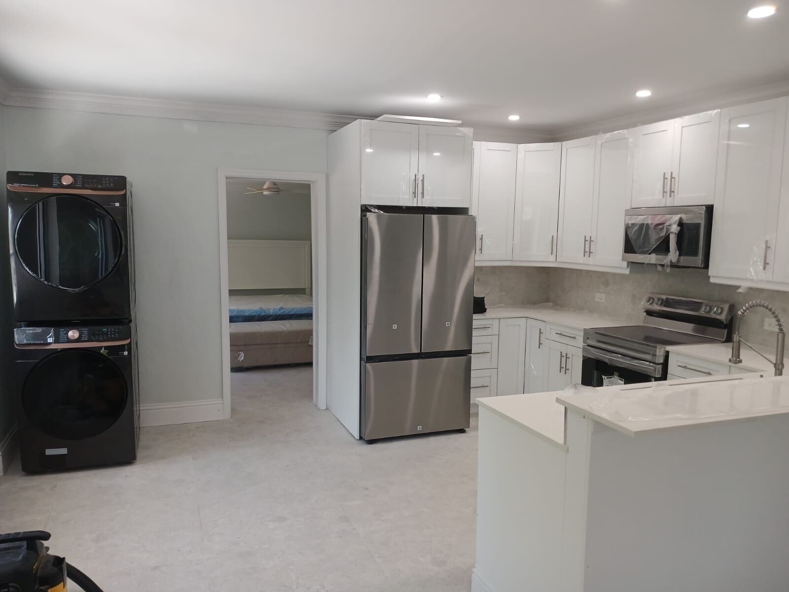 ثلاجة، ميكروويف، فرن، موقد طهي مسطح