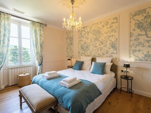 8 makuuhuonetta, silitysrauta/-lauta, vauvan matkasänky, Wi-Fi