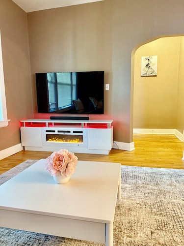 Warm & Inviting Fresh 2BR With All Essentials Central St.Paul Stay