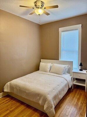 2 bedrooms, iron/ironing board, WiFi
