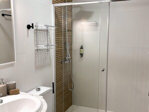 Bruser, hårtørrer, håndklæder