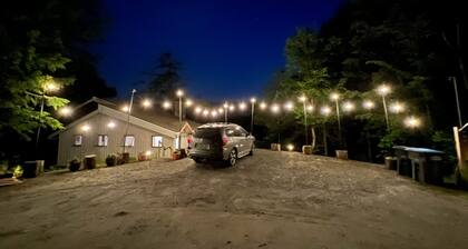 Riverfront house w/ valley & distant mountain views, fireplace, w/d, wifi