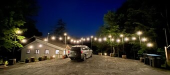 Riverfront house w/ valley & distant mountain views, fireplace, w/d, wifi