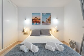 2 bedrooms, iron/ironing board, free WiFi, bed sheets