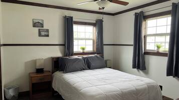 2 bedrooms, iron/ironing board, WiFi, bed sheets