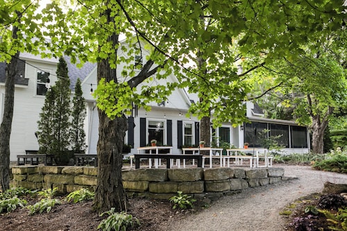 The Griffin Inn Cottages - E.L. Ryerson