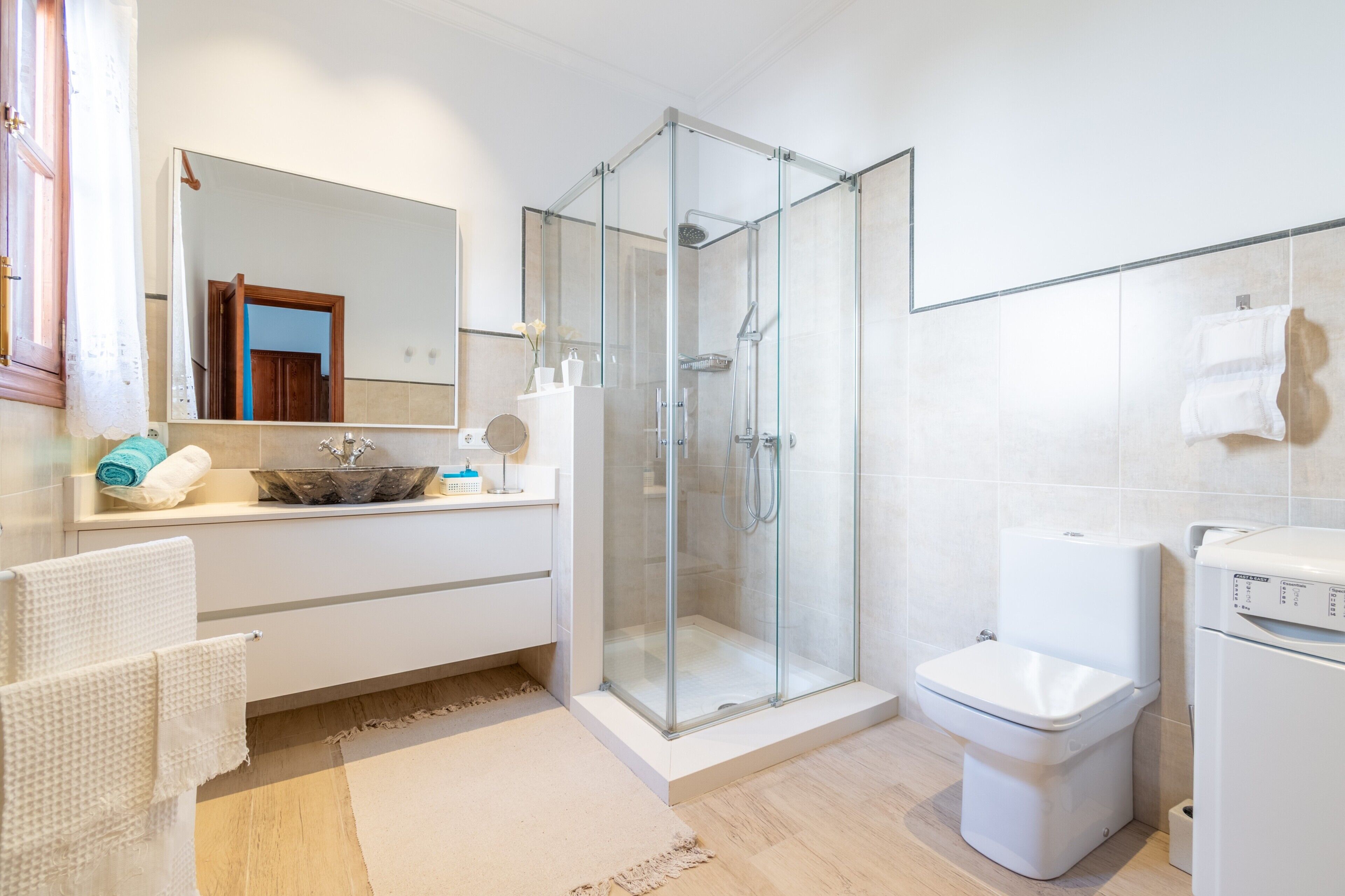 Shower, free toiletries, hair dryer, towels