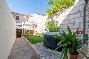 Terrace/patio - Holiday Home 'Son Amanada' with courtyard and Wi-Fi (Santa Margalida)
