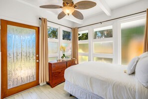 Desk, iron/ironing board, WiFi, bed sheets