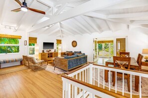 TV - Spacious 5-bedroom house with AC, WiFi in gorgeous Hanalei (Hanalei)