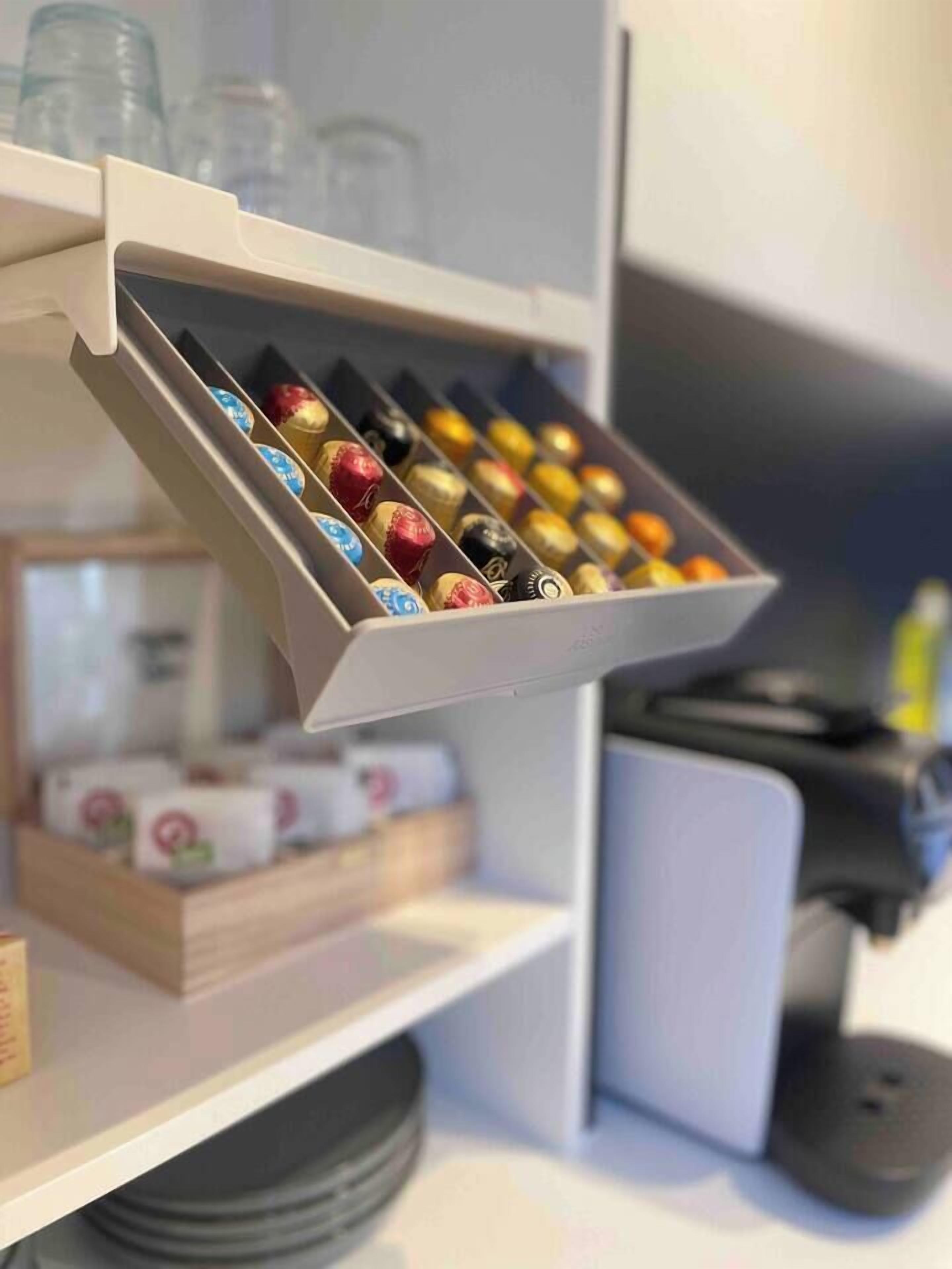 Un tiroir rempli d’un assortiment de chocolats.