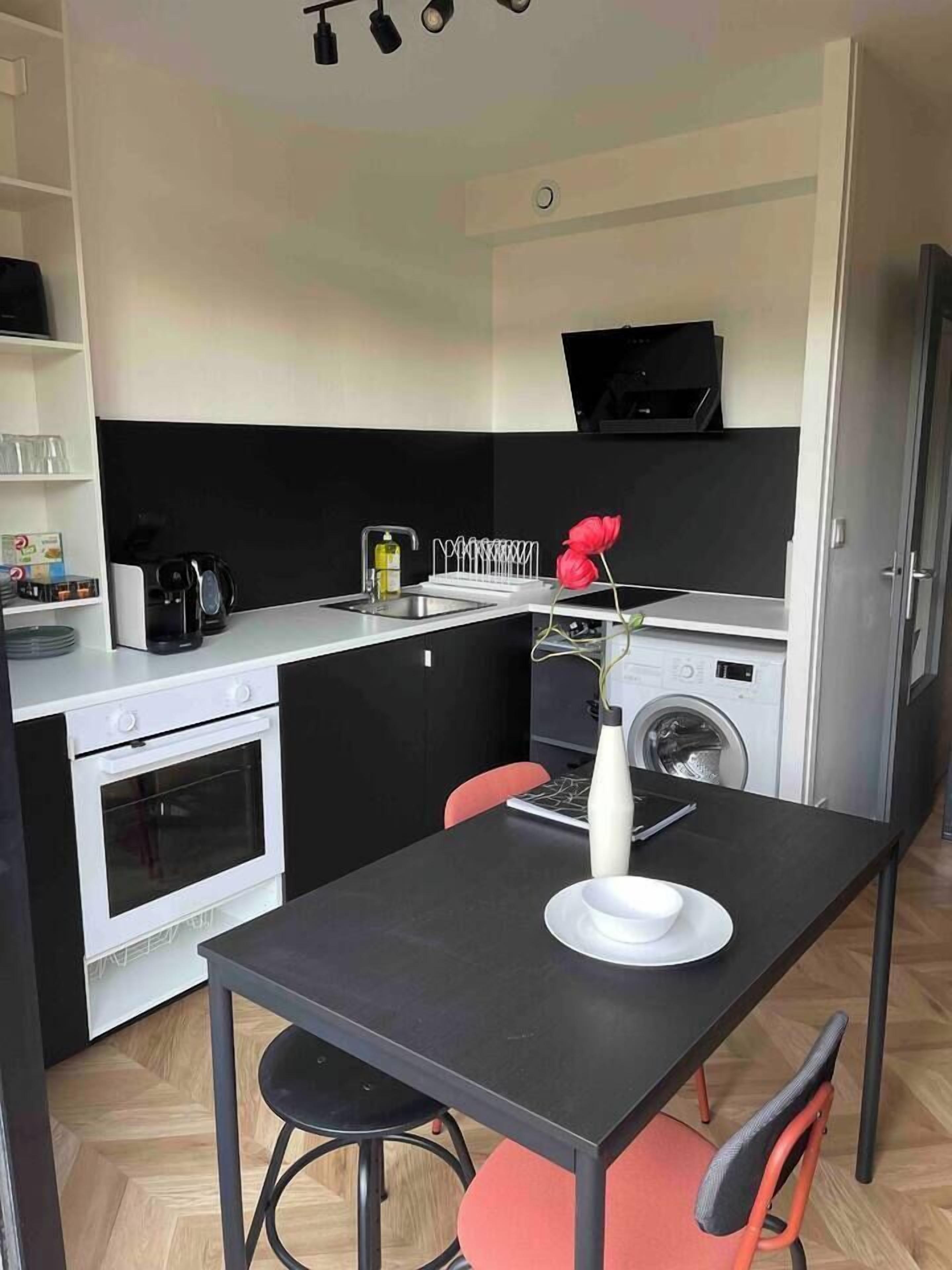 Fridge, microwave, oven, coffee/tea maker