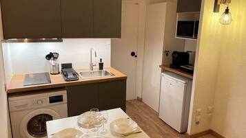 Fridge, microwave, coffee/tea maker, cookware/dishes/utensils