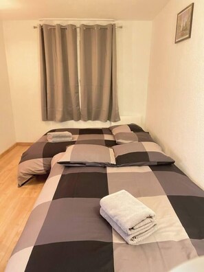 WiFi, bed sheets