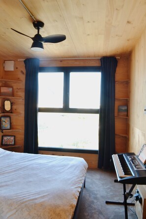 3 slaapkamers, een strijkplank/strijkijzer, gratis wifi, beddengoed