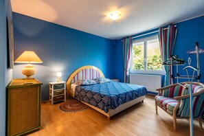 3 chambres, fer et planche à repasser, Wi-Fi gratuit, draps fournis