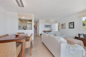 TV, bordtennis og stereoanlegg